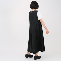リネンのジャンパースカート　黒 4枚目の画像