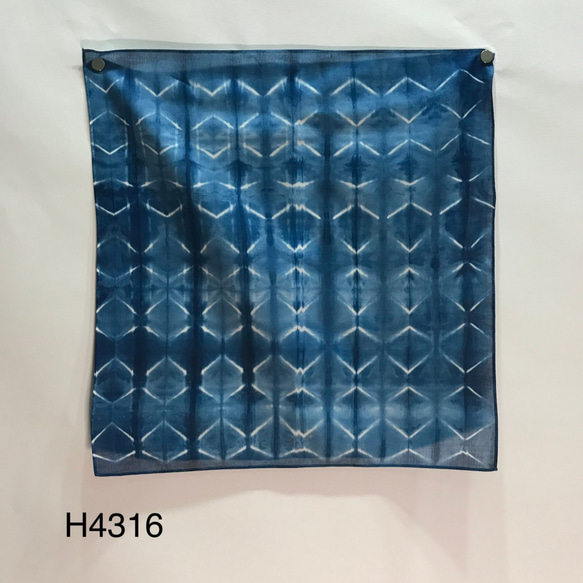 藍染ハンカチ（43cm） 1枚目の画像