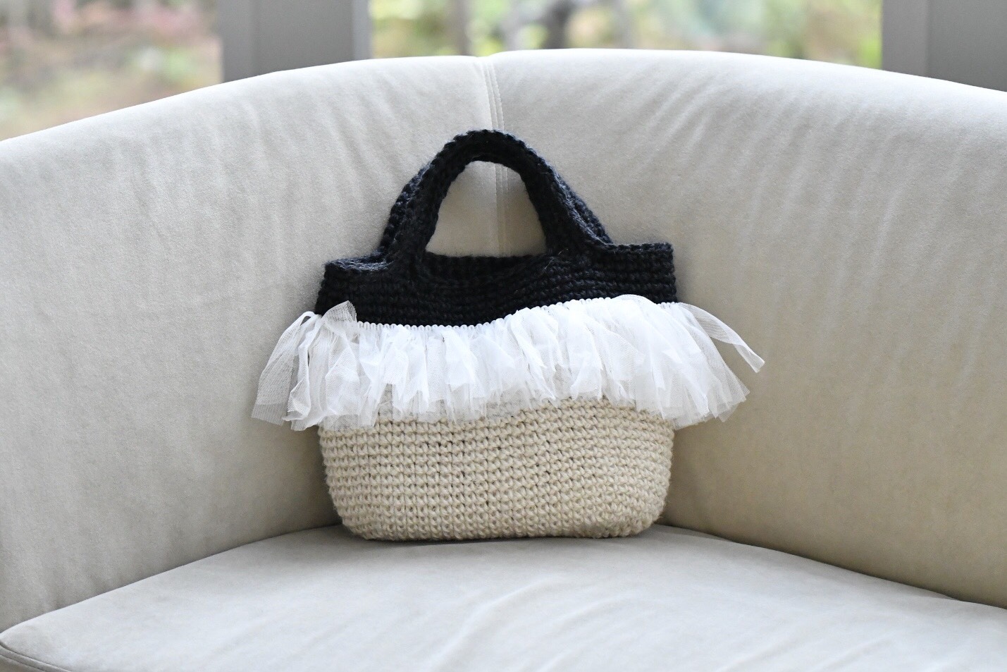 チュールフリンジ付きのかごバッグ（バイカラー）受注製作