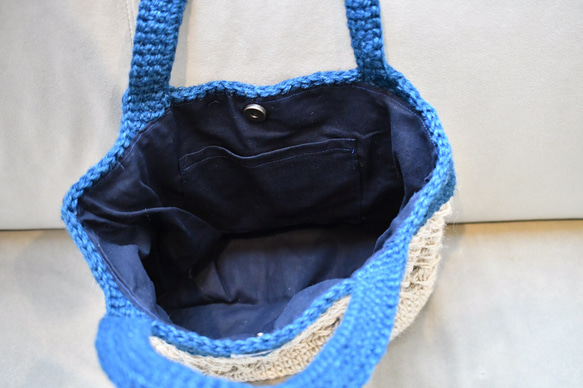 透かし模様のかごバッグ（ブルー×アイボリーＭ）受注製作 3枚目の画像