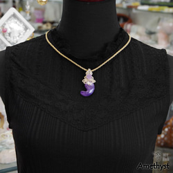 聖なる紫石『アメジスト』勾玉と紫薔薇マクラメ編みトップネックレス 4枚目の画像