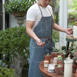 Blue Denim Artisan Apron With Leather Straps 6枚目の画像