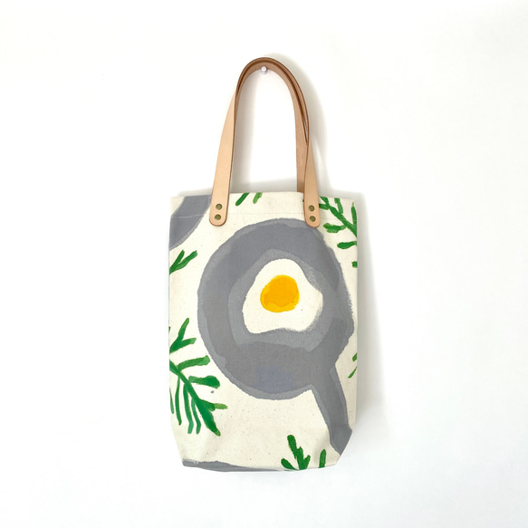 手染めの帆布トートバック 縦型(レザーハンドル・ポケット・スナップ付) / Fried egg 2枚目の画像