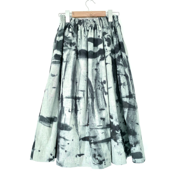 手染めのふんわりギャザースカート　コットンリネン / モノトーン 6枚目の画像