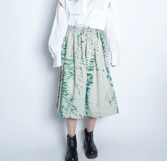 手染めのふんわりギャザースカート　コットンリネン / グリーン 2枚目の画像