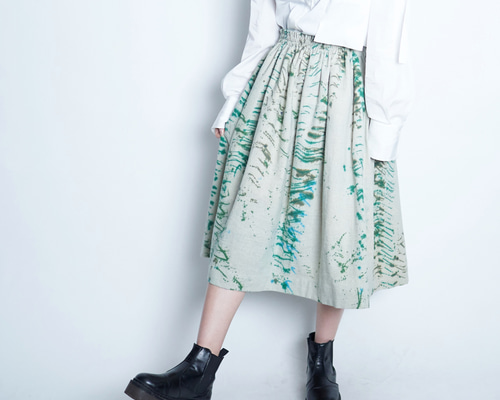 手染めのふんわりギャザースカート コットンリネン / グリーン フレア