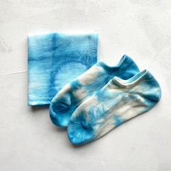 手染めのスニーカーインソックスとハンドタオルのセット / tie-dye / 25-27cm 1枚目の画像