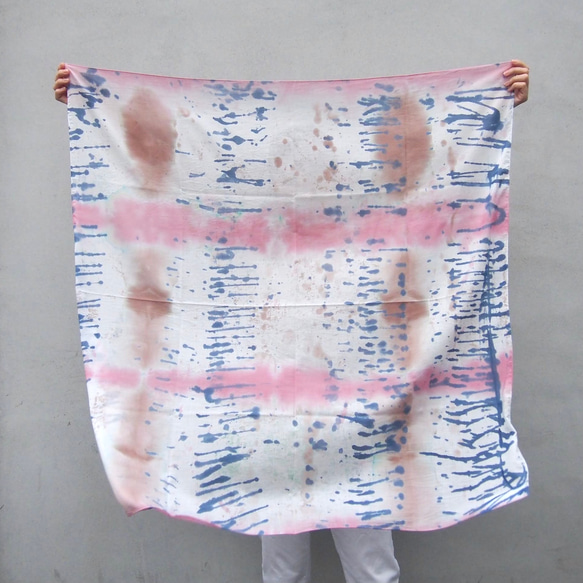 手染めの綿ローン大判スカーフ / navy × pink 3枚目の画像