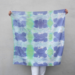 手染めの綿ローン大判スカーフ / blue × green 2枚目の画像