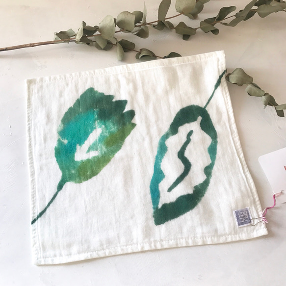 hand-towel / leaf / ハンドプリントのタオルハンカチ 4枚目の画像