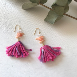 pierce or earring / hand dyed tassel / pink / 手染めタッセルと珊瑚 3枚目の画像