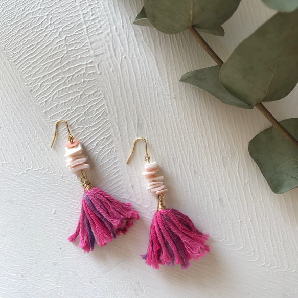 pierce or earring / hand dyed tassel / pink / 手染めタッセルとシェル 3枚目の画像