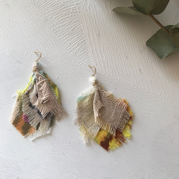 pierce or earring / feather / yellow 2枚目の画像