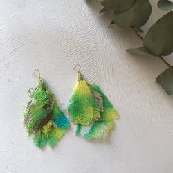 pierce or earring / feather / green 2枚目の画像