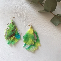 pierce or earring / feather / green 3枚目の画像