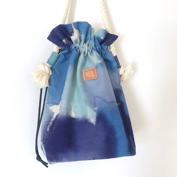 《Creemaムック本掲載作品同型》handbag / 手染めの帆布きんちゃくバッグ / blue 2枚目の画像