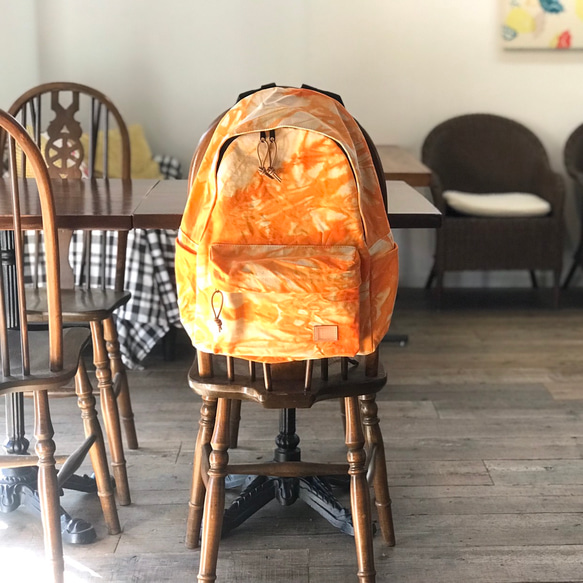 backpack / 手染めの帆布リュックサック / tie-dye orange 3枚目の画像