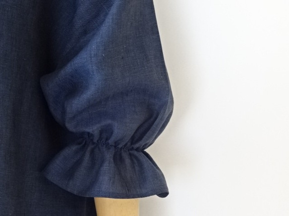 リネンふっくら袖の楽ちんブラウス・ネイビー系 2枚目の画像