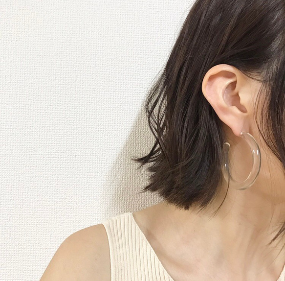 Cデザイン アクリル ピアス 4枚目の画像