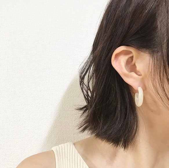 Cデザイン アクリル 小 ピアス 5枚目の画像