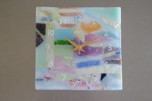 春色のガラスの掛け時計（四角） 1枚目の画像