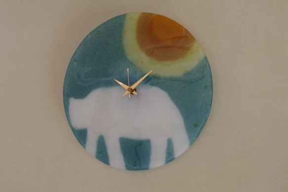 クマのフュージングのガラスの掛け時計 2枚目の画像