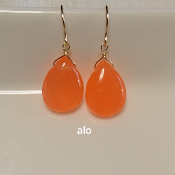 【送料無料】14kgf 天然石 ピンクオレンジカラージェード シンプルピアス アレルギー対応 2枚目の画像