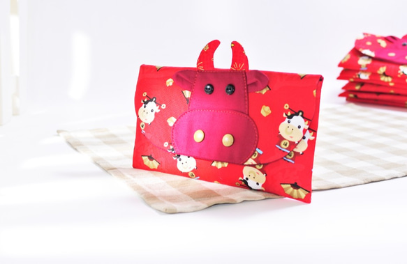 牛年の形をした赤い封筒バッグは、携帯電話バッグ、通帳バッグ、結婚式の記念品として使用できます。 1枚目の画像
