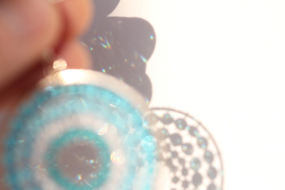 大號 Mandala Suncatcher 天藍色圈形耳環 第4張的照片