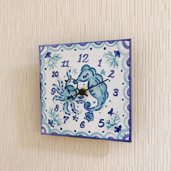 マヨリカタイルの壁掛け時計　タツノオトシゴ＆タコ 3枚目の画像