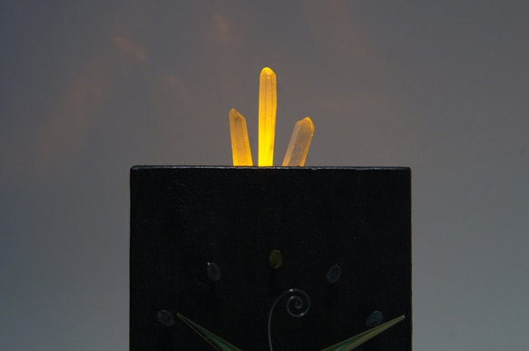 クリスタルの置き時計 5枚目の画像