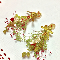 ドライフラワーの花束のイヤリング 5枚目の画像