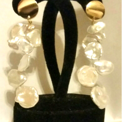 Elizabeth Bower フラワー型パール風ピアス　神崎恵 Elizabeth Bower フラワー型パール風ピアス 神崎恵