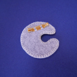 お月様のビーズ刺繍ブローチ　小　(受注生産) 3枚目の画像