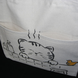 ポケット付きトートバッグ・風呂好きネコ（手摺り・手描き） 4枚目の画像