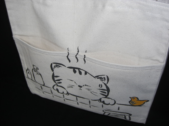 ポケット付きトートバッグ・風呂好きネコ（手摺り・手描き） 4枚目の画像