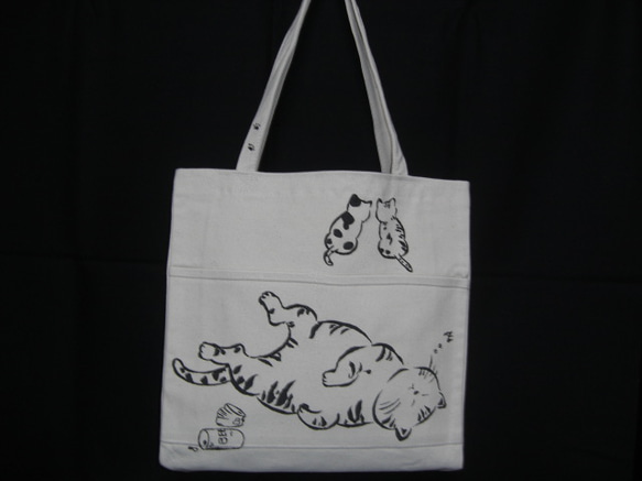 ポケット付きトートバッグ・グータラ猫（手摺り・手描き） 2枚目の画像
