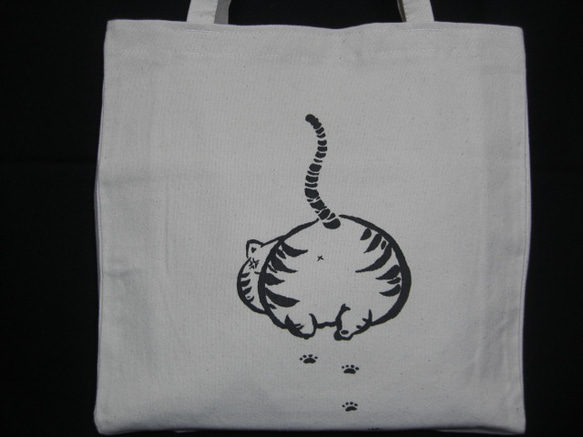 ポケット付きトートバッグ・グータラ猫（手摺り・手描き） 3枚目の画像
