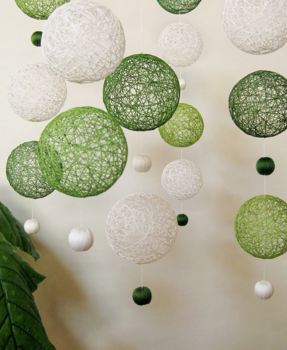 再販140　こもれび　糸玉＆巻き玉モビール　 3枚目の画像