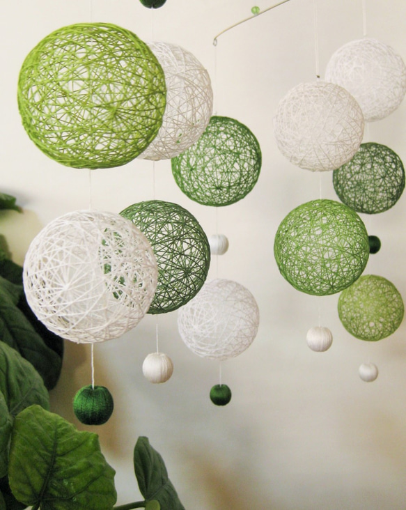 再販140　こもれび　糸玉＆巻き玉モビール　 4枚目の画像