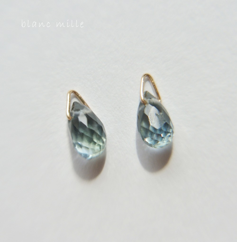 No.1727○*カラーチェンジサファイア18金チャーム○*18k フックピアス フープピアス  イヤリング