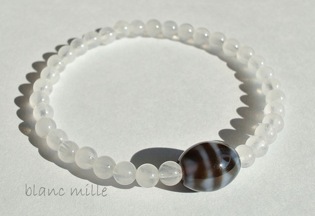No.1086　チベット産双虎牙天珠ジービーズ＆ヒマラヤ産ミルキークォーツ　ミニ天然石ブレスレット　シンプル