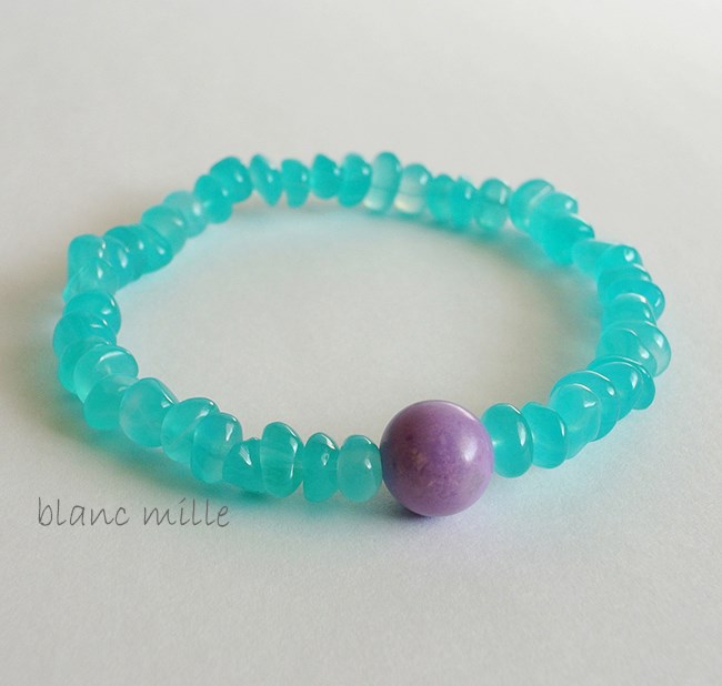 No.1340○*アマゾナイトシリカ（さざれ）&1粒スギライト（10mm珠）鮮やかブレスレット○*高品質天然石　一点物