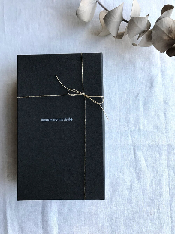 【creema限定福袋】*･気泡 .｡.:布花リースブローチと布花ビーズイヤリングset（ホワイト×グレー×ミルクティ） 4枚目の画像