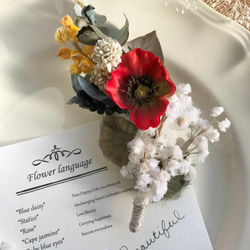 【受注制作】布花　赤いポピーとシロツメクサとミモザのコサージュとかすみ草のコサージュ　2種セット 2枚目の画像