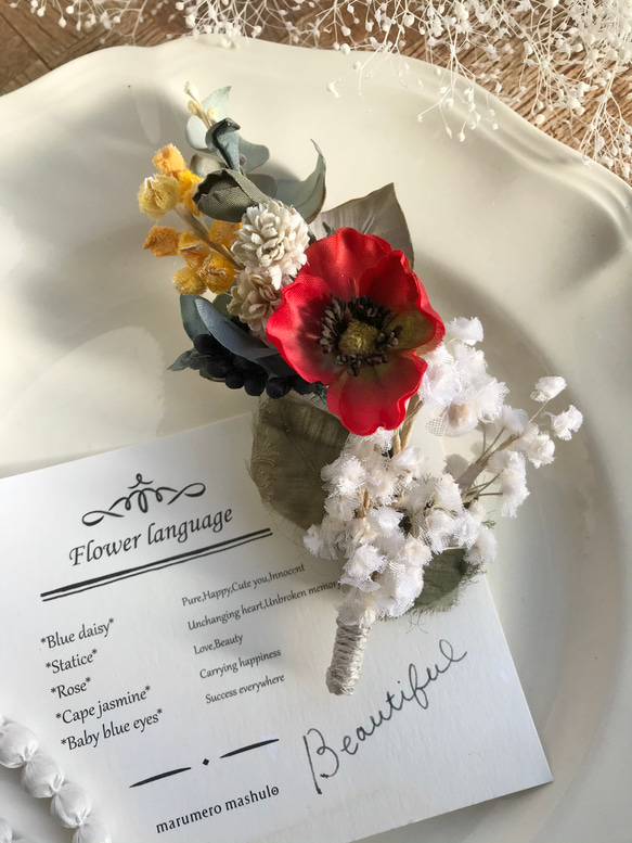 【受注制作】布花　赤いポピーとシロツメクサとミモザのコサージュとかすみ草のコサージュ　2種セット 2枚目の画像