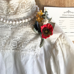 【受注制作】布花　赤いポピーとシロツメクサとミモザのコサージュとかすみ草のコサージュ　2種セット 4枚目の画像