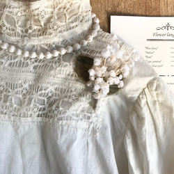 【受注制作】布花　赤いポピーとシロツメクサとミモザのコサージュとかすみ草のコサージュ　2種セット 5枚目の画像