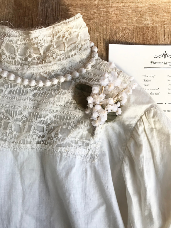 【受注制作】布花　赤いポピーとシロツメクサとミモザのコサージュとかすみ草のコサージュ　2種セット 5枚目の画像