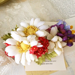 ホワイトマーガレットと小花の髪飾り 1枚目の画像